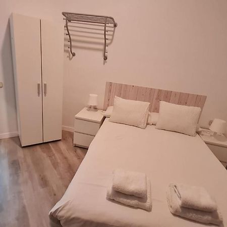 Hostal Eixample Barselona Dış mekan fotoğraf
