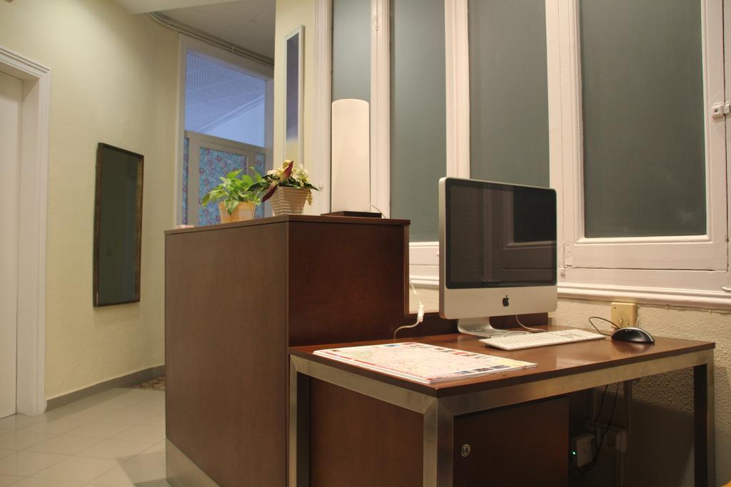 Hostal Eixample Barselona Dış mekan fotoğraf