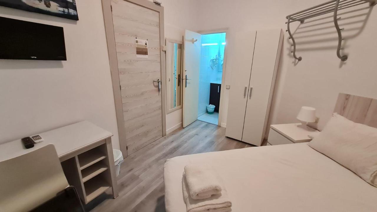 Hostal Eixample Barselona Dış mekan fotoğraf