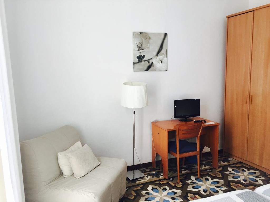 Hostal Eixample Barselona Oda fotoğraf