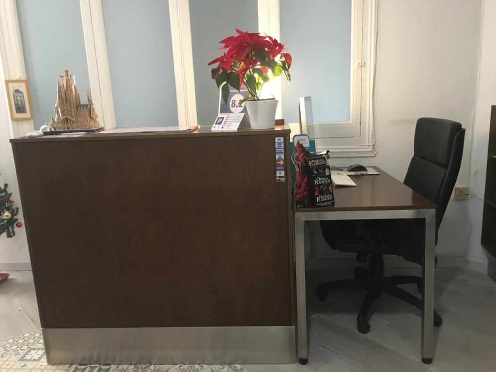 Hostal Eixample Barselona Dış mekan fotoğraf