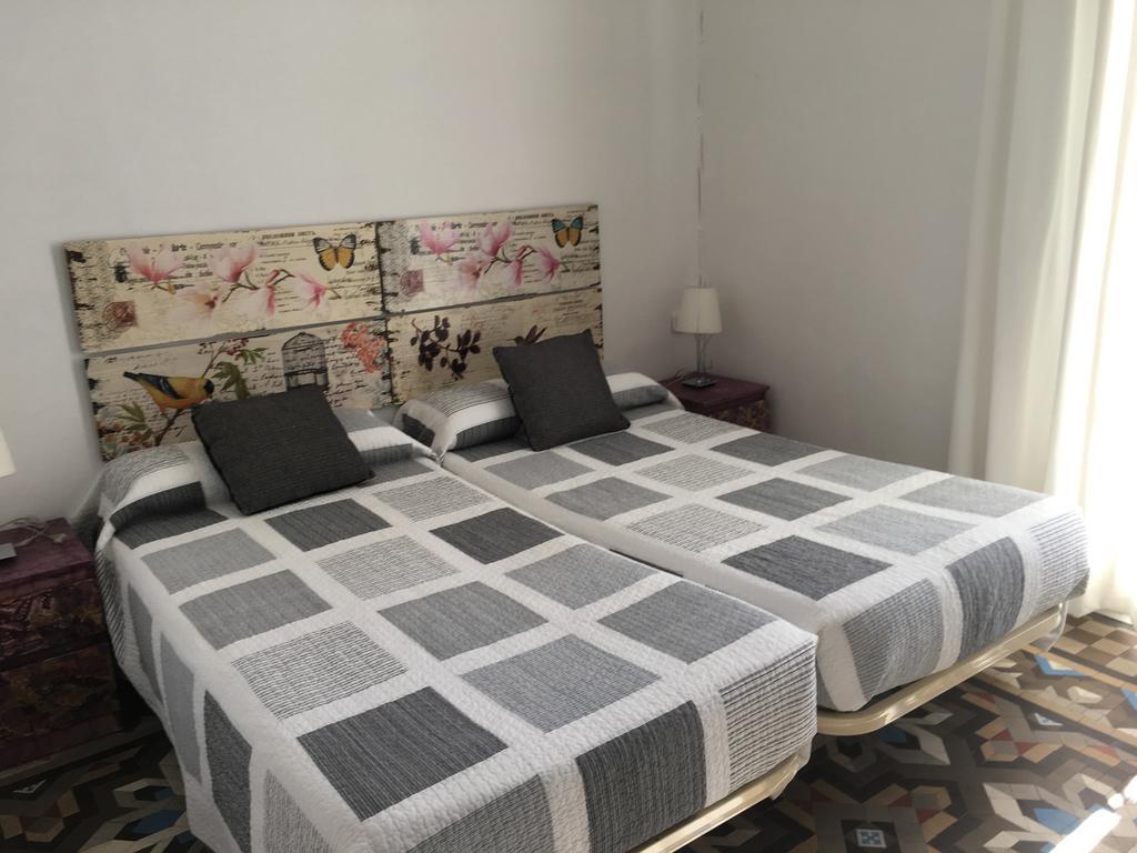 Hostal Eixample Barselona Dış mekan fotoğraf