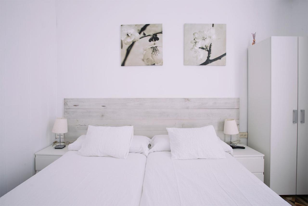 Hostal Eixample Barselona Dış mekan fotoğraf