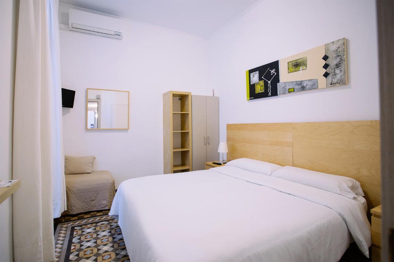 Hostal Eixample Barselona Dış mekan fotoğraf
