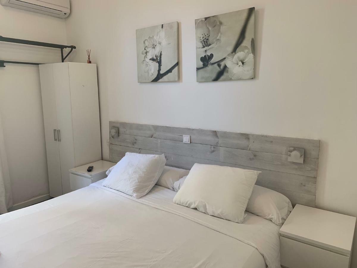Hostal Eixample Barselona Dış mekan fotoğraf
